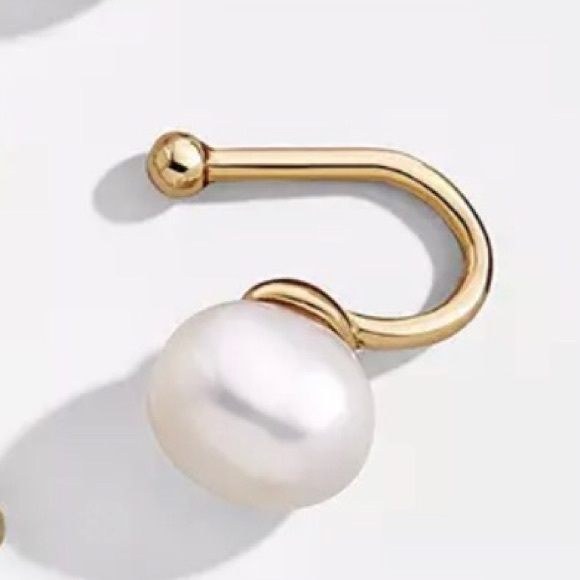 Faux Pearl Single Ear Cuff - Picture 4 of 5